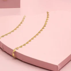 Goudkleurige ketting met hartjes