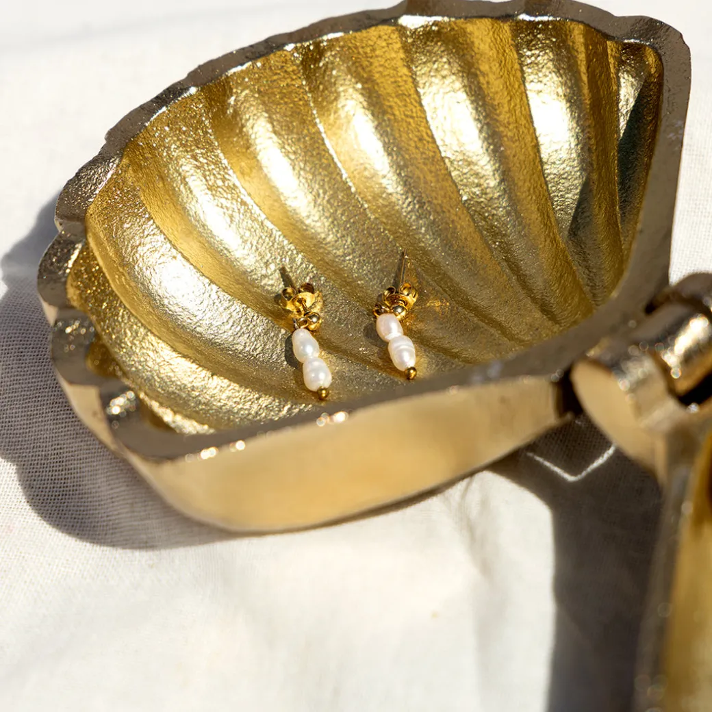 Goudkleurige oorbellen met parel kraaltjes
