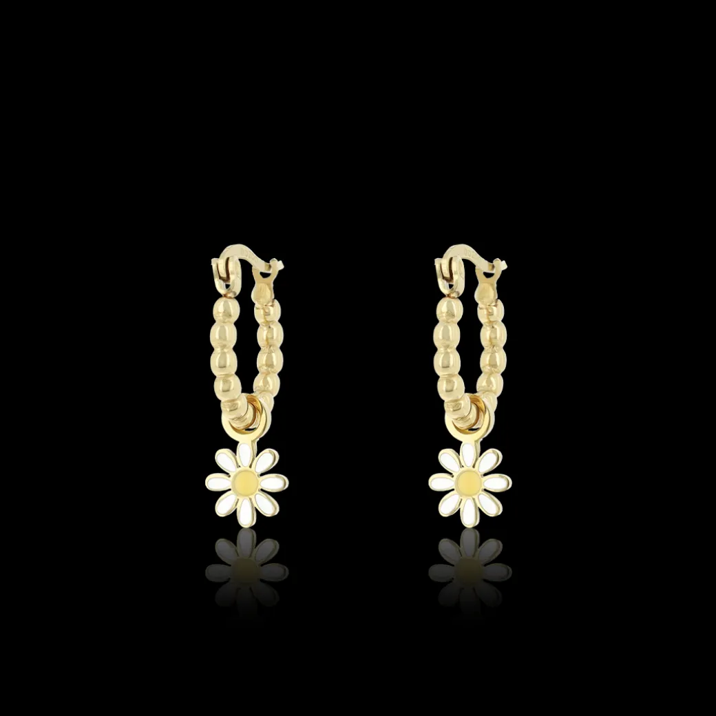 Goudkleurige oorringen met witte bloem bedeltje