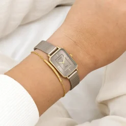 Goudkleurige OOZOO horloge met taupe metalen mesh armband - C20384