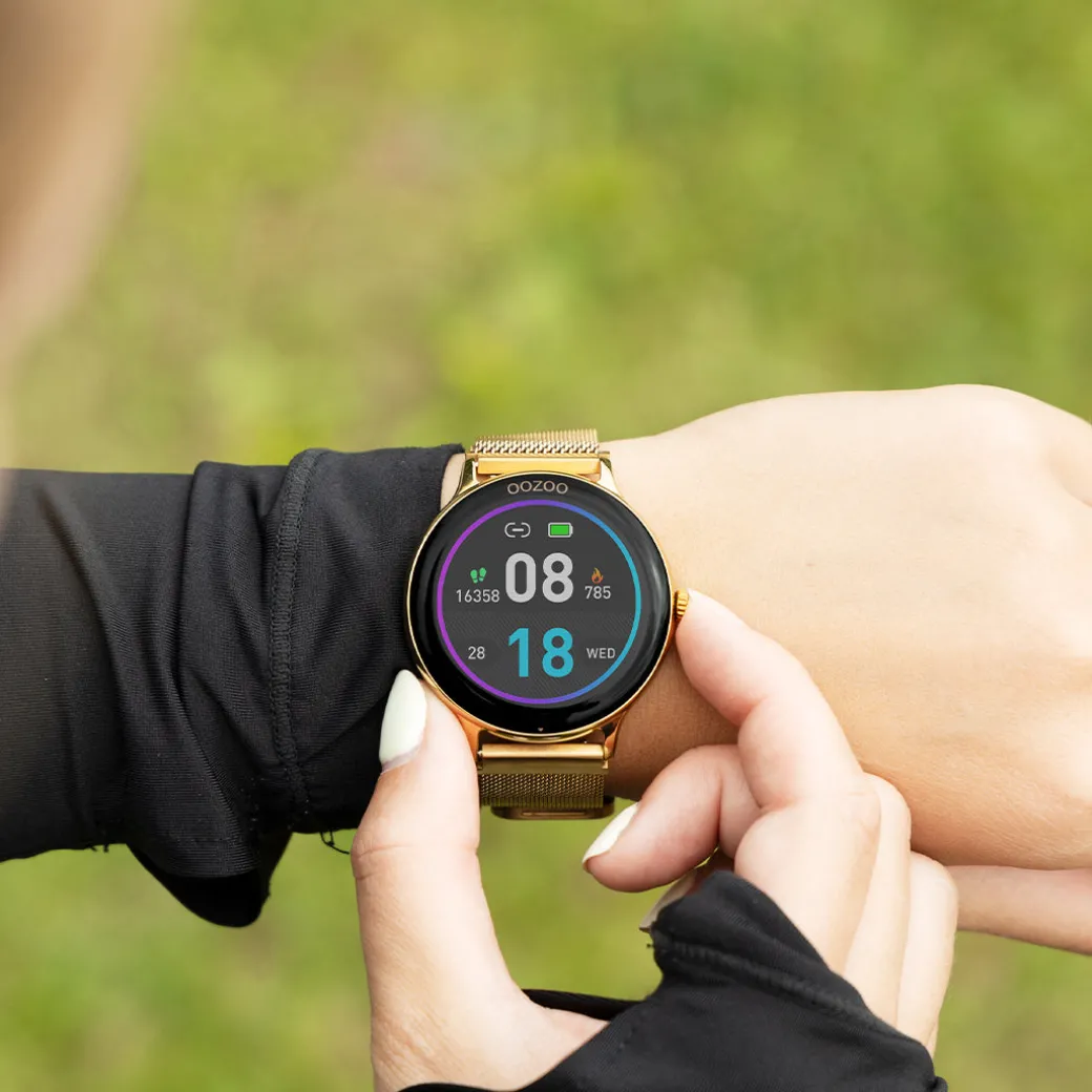 Goudkleurige OOZOO smartwatch met goudkleurige metalen mesh armband - Q00136