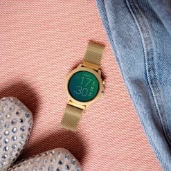 Goudkleurige OOZOO smartwatch met goudkleurige metalen mesh armband - Q00306