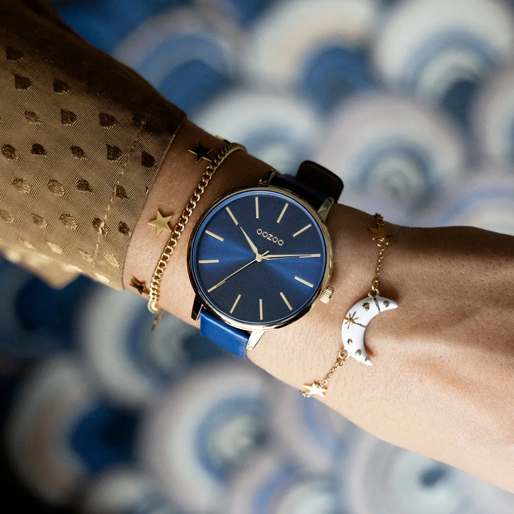 Goudkleurig/witte armband met een maan bedeltje