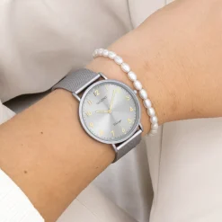 Licht grijze OOZOO horloge met metalen mesh armband - C20379