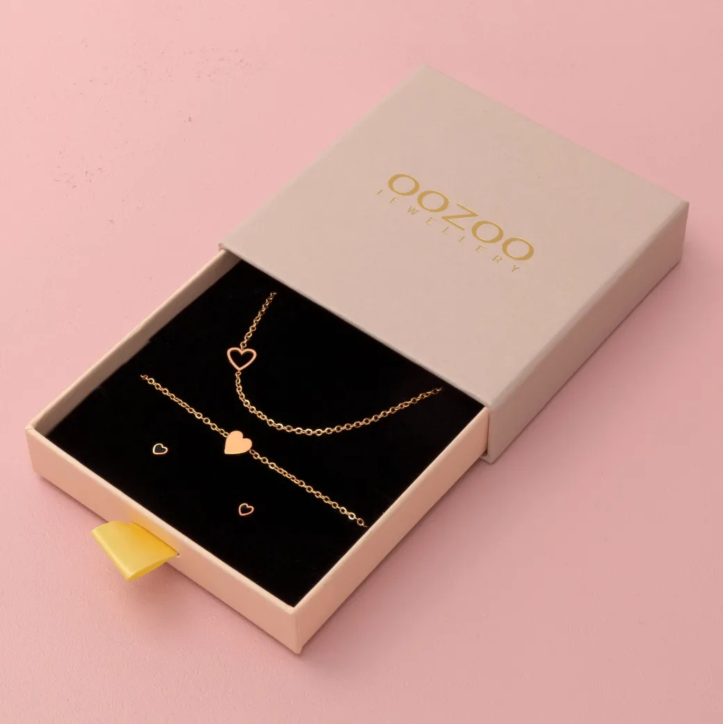 Rosé goud kleurige armband + oorbellen + ketting set met een hart