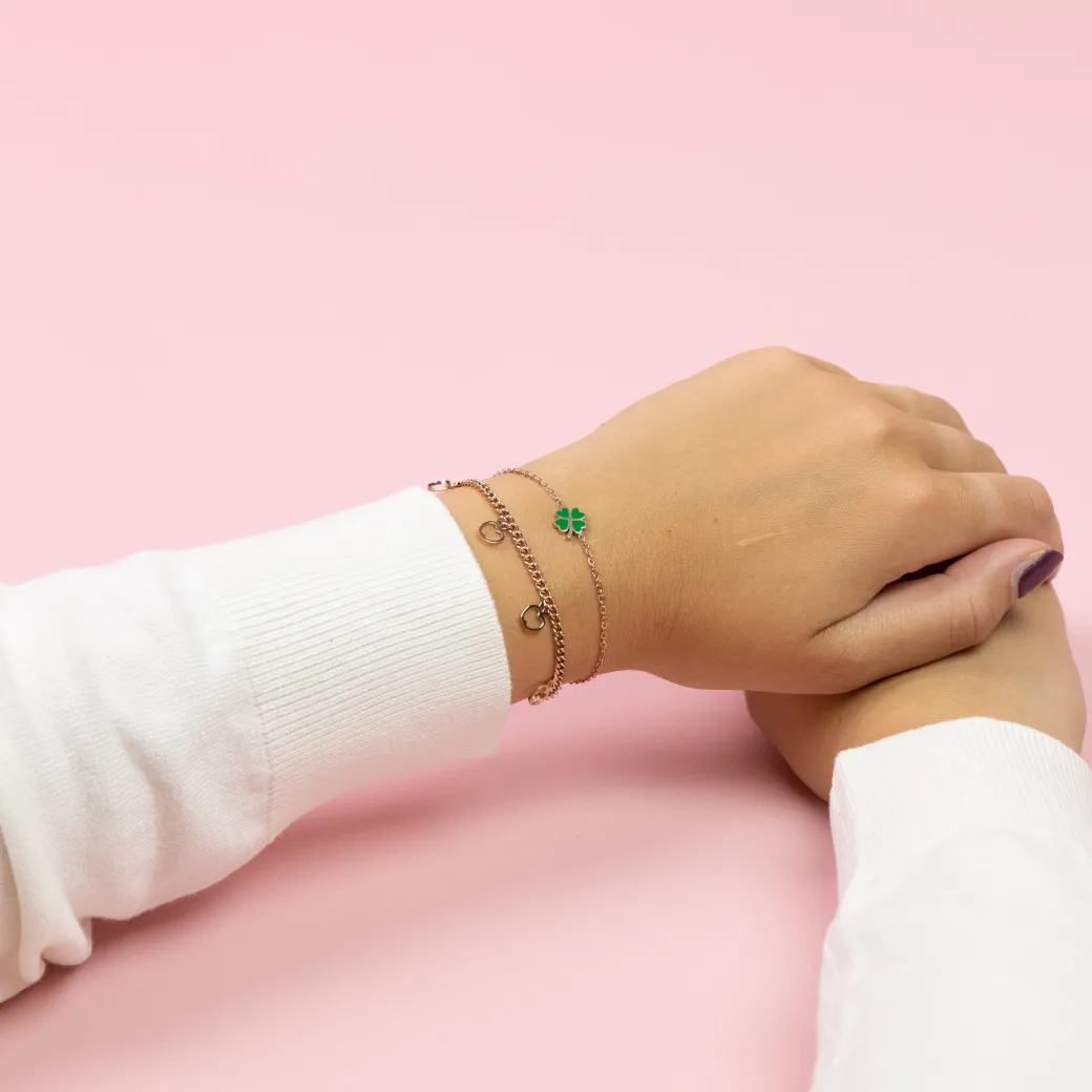 Rosé goudkleurig/groene armband met een klaver