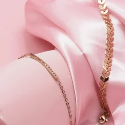 Rosé kleurige armband met V-schakel