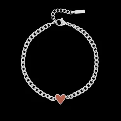 Zilverkleurige armband met rood hart bedeltje