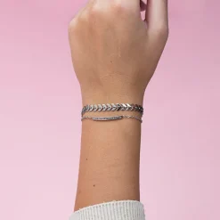 Zilverkleurige armband met V-schakel