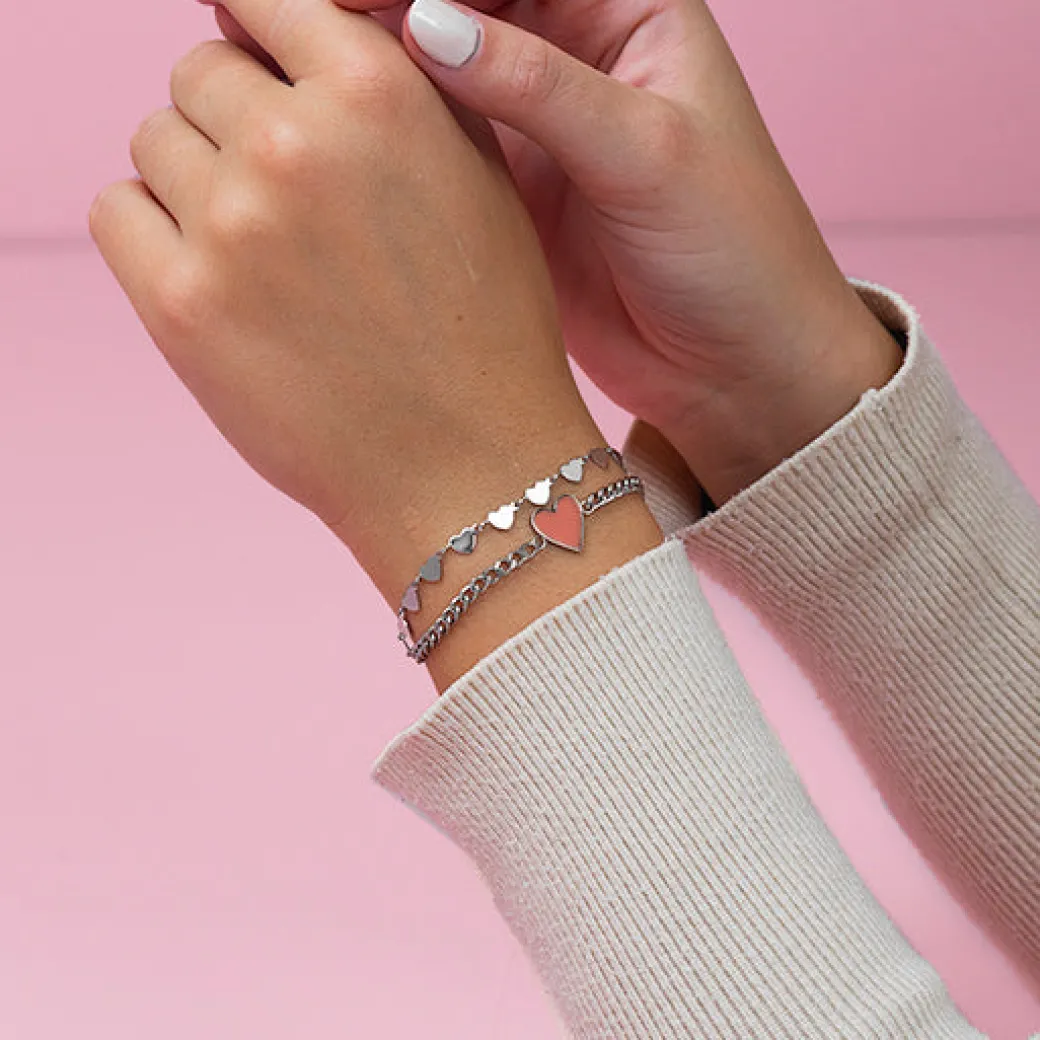 Zilverkleurige armband met hartjes