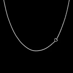 Zilverkleurige ketting met een hart