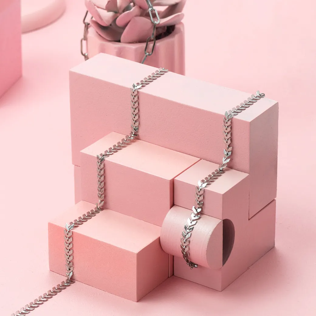 Zilverkleurige ketting met V-schakel