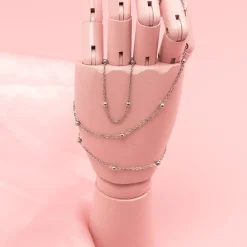 Zilverkleurige ketting met bolletjes