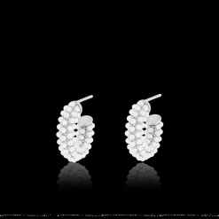 Zilverkleurige oorbellen met parels