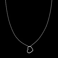 Zilverkleurige oorring + ketting set met een hart plaatje