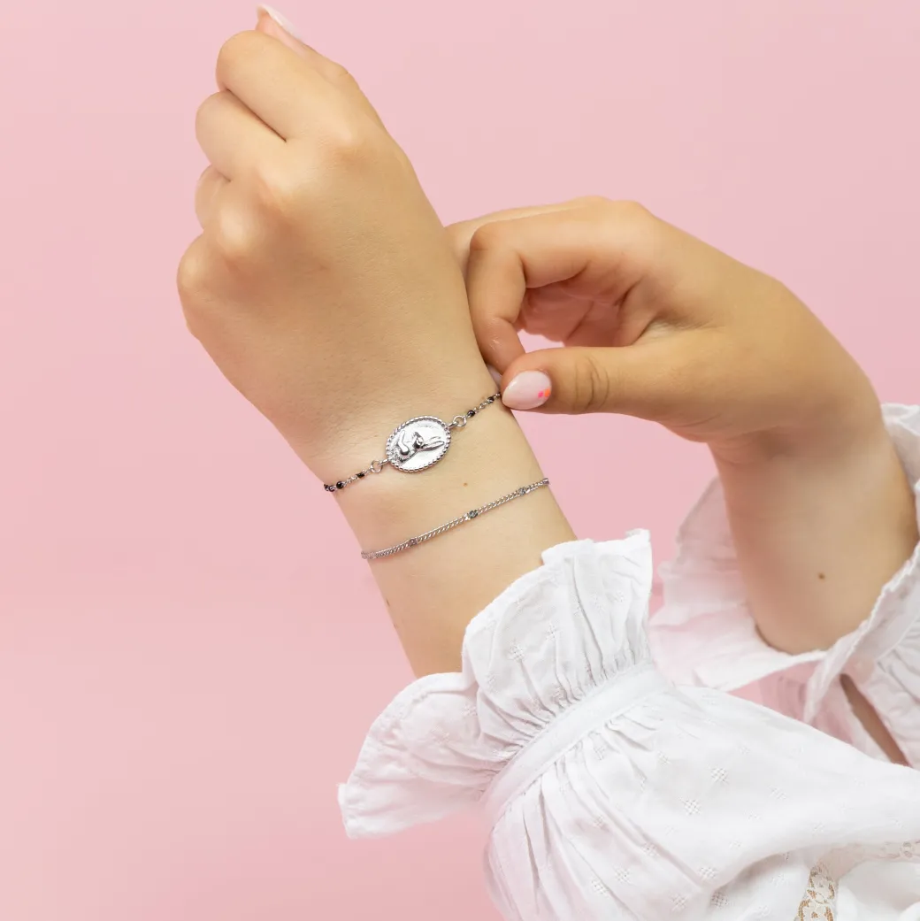 Zilverkleurig/zwarte armband met een haas