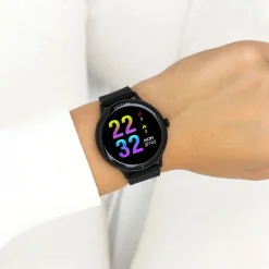 Zwarte OOZOO smartwatch met zwarte rubber band - Q00134